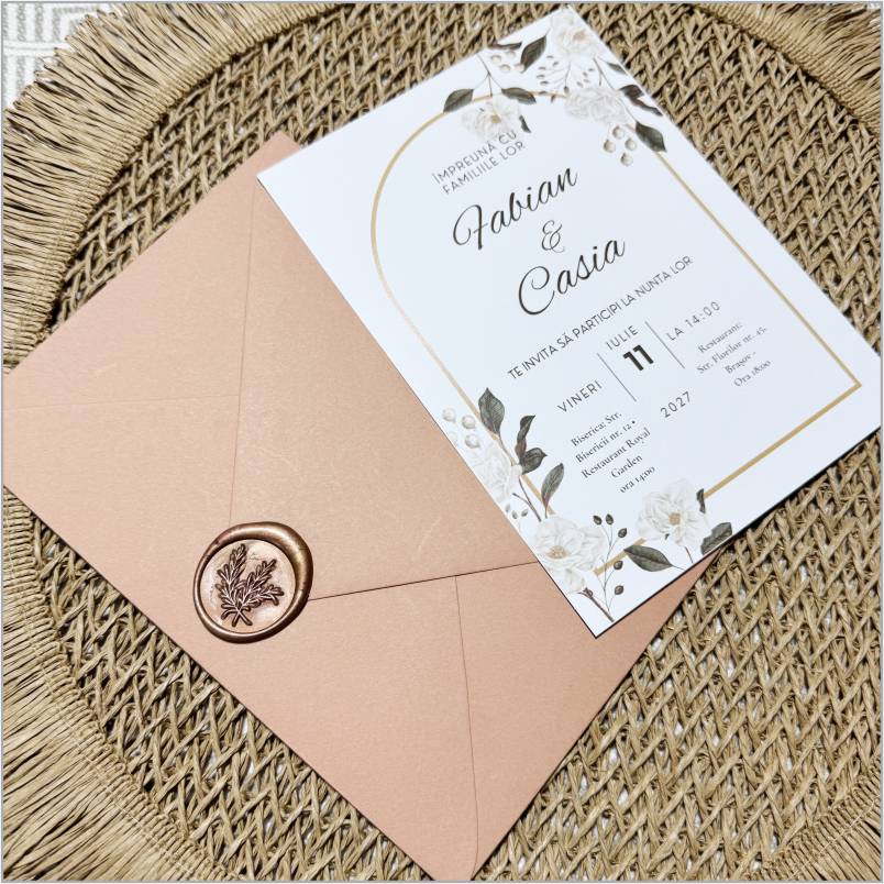 „Blush Gold Arch” – Invitație de Nuntă Nude cu Chenar Auriu și Sigiliu Elegant