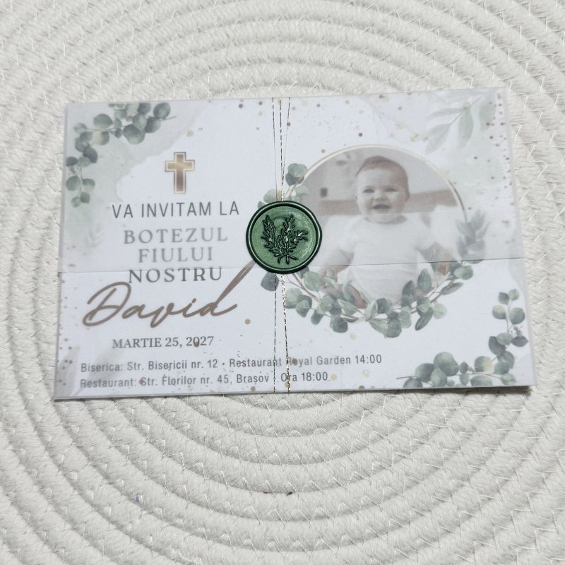 Invitație Botez Băiat „Eucalyptus Green” – Model Elegant cu Fotografie și Sigiliu Verde