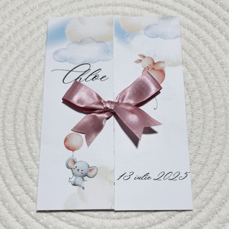 Invitație Botez Fetiță „Dreamy Chloe” – Model Pastel cu Fundiță Roz Satin