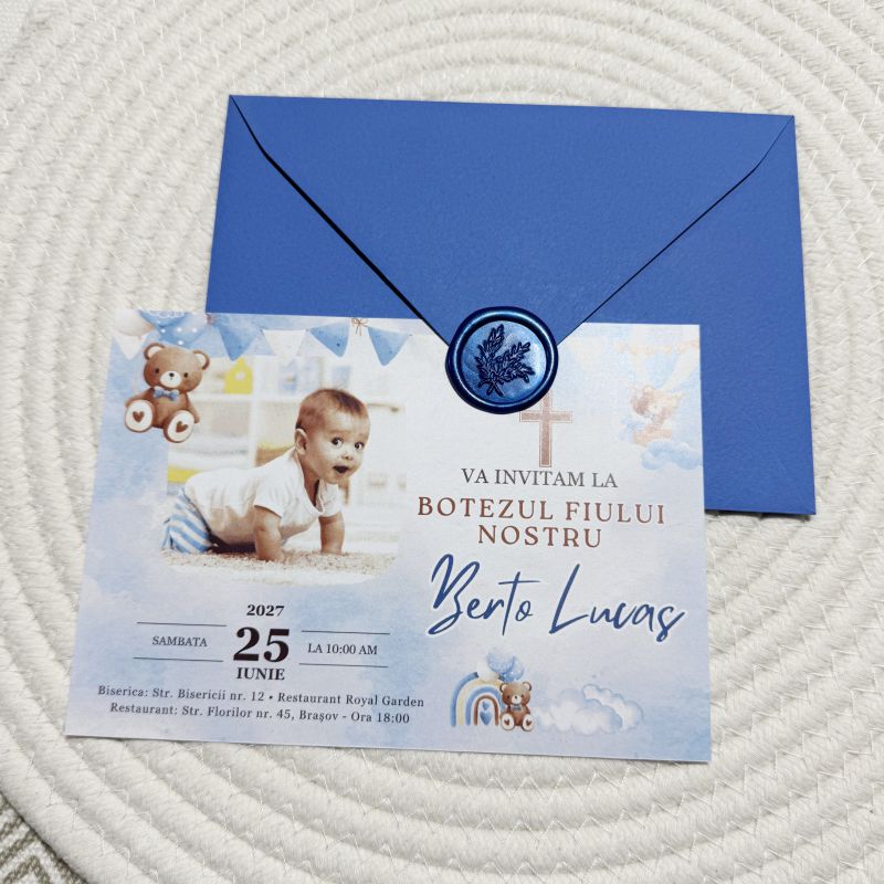 Invitație Botez Băiat „Royal Blue Baby” – Model cu Fotografie și Sigiliu Albastru