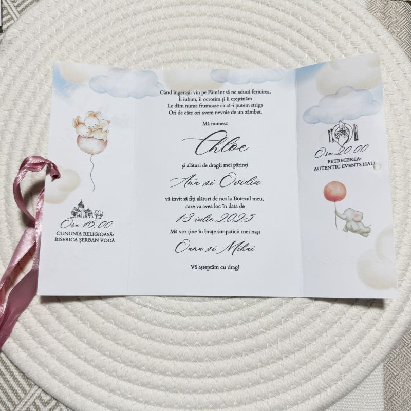 Invitație Botez Fetiță „Dreamy Chloe” – Model Pastel cu Fundiță Roz Satin