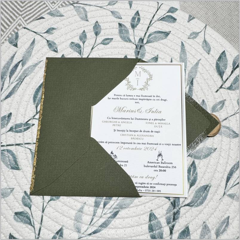 „Olive Royale” – Invitație de Nuntă cu Decupaj Geometric și Accente Aurii