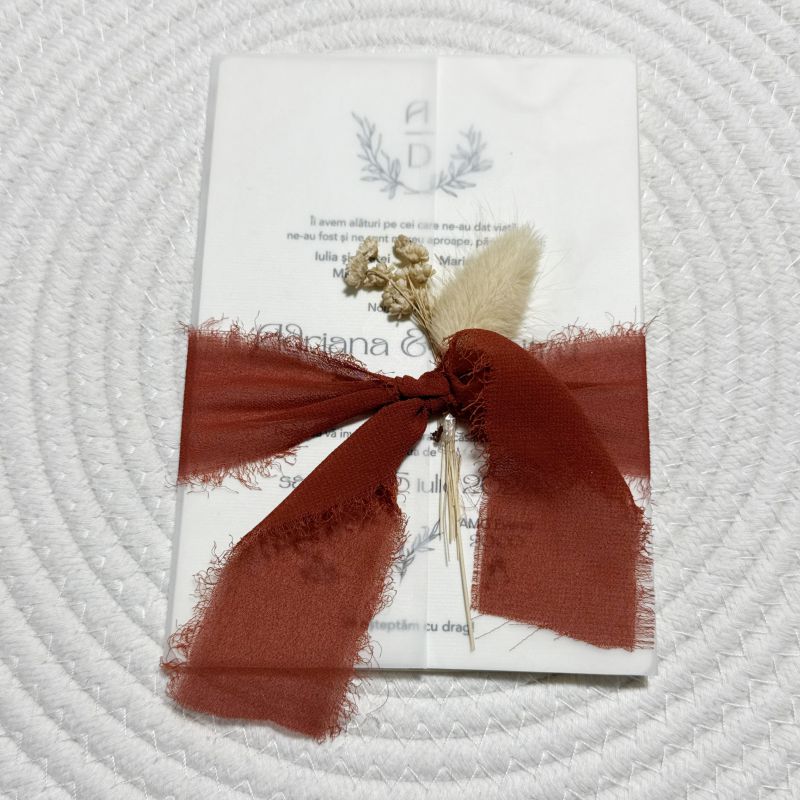 Invitație nuntă cu fundă terracotta și sigiliu floral